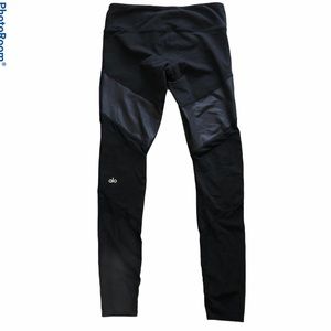 Alo Yoga pants or leggings